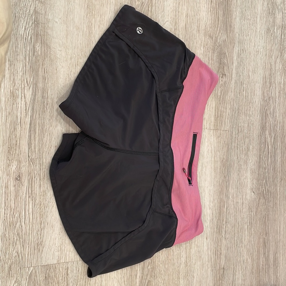 Women’s athletic shorts good condition - Picture 2 of 3